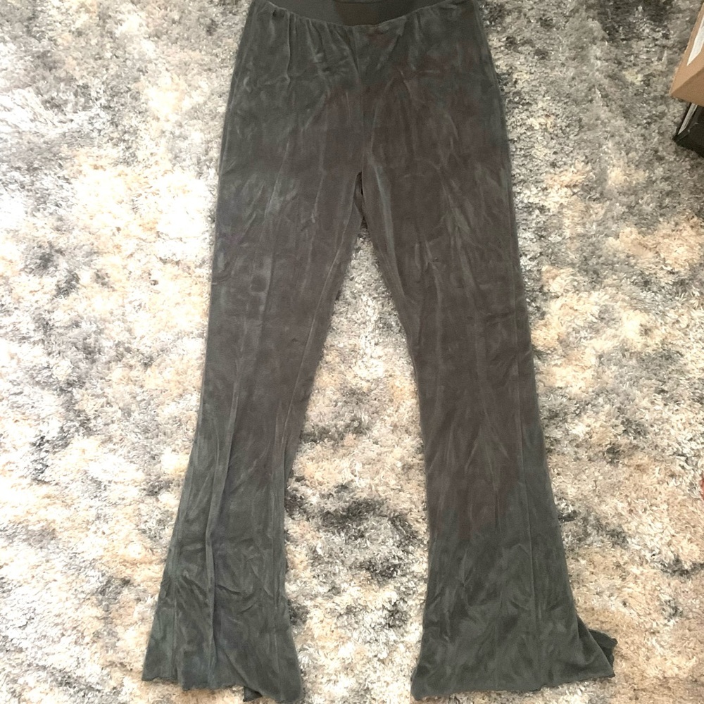 ⭐️Urban outfitters flare velour pant